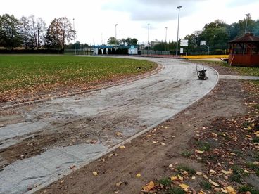 Remont i modernizacja bieżni na stadionie sportowym w Lututowie